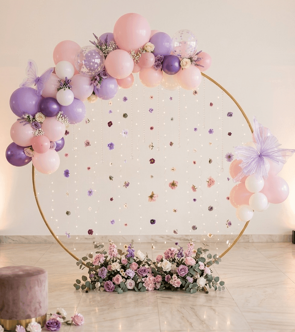 Ścianka balonowa na baby shower – koło z balonów i kwiatów