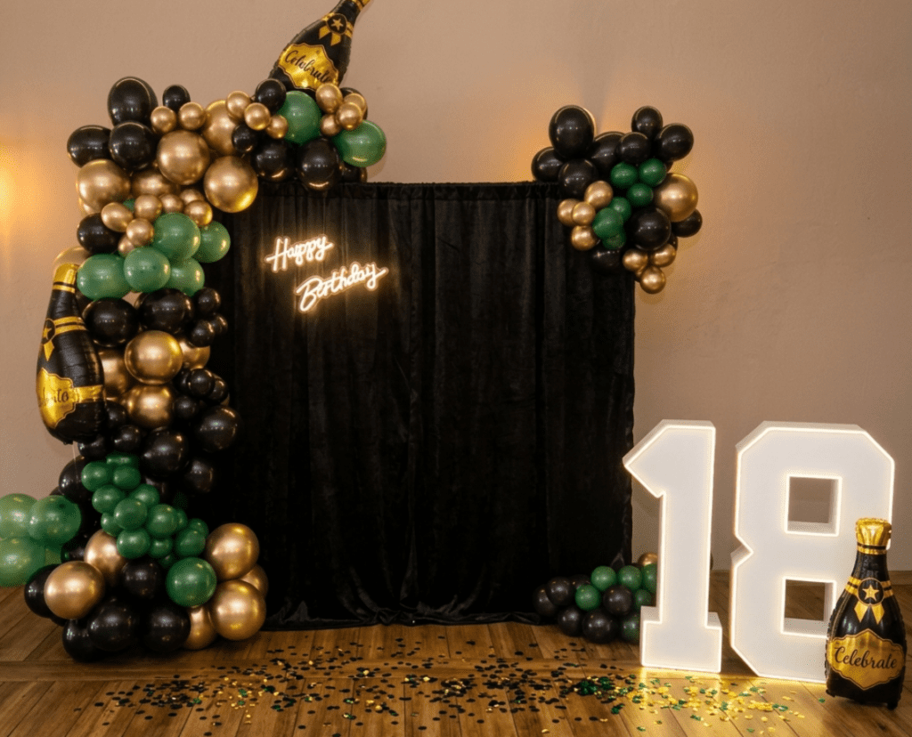 Ścianka na 18 złoto, czarno, zielona w kwadracie + duży napis 18